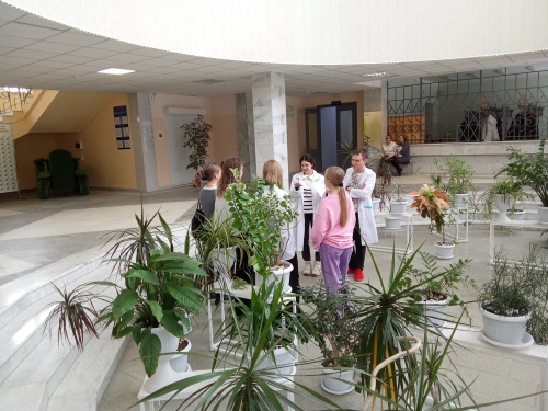Учащиеся «Школы Разума» стали гостями лаборатории урбанизированного растениеводства и музея ЮУрГАУ