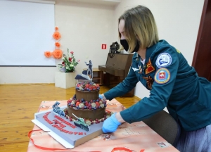 Студентка ЮУрГАУ приняла участие в поздравлении ветеранов с присвоением Челябинску звания «Город трудовой доблести»