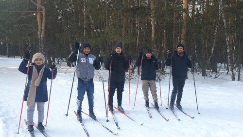 Слушатели подготовительного отделения ИАИ совершили прогулку на лыжах в парке им. Гагарина