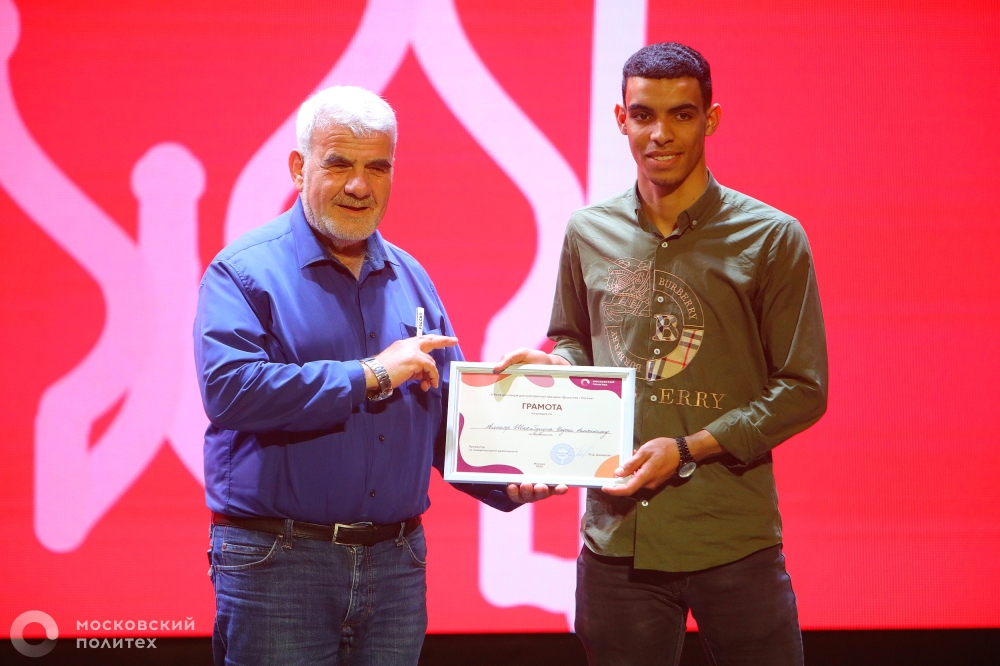 Слушателю Подготовительного отделения Южно-Уральского ГАУ вручили диплом за креативность в  конкурсе чтецов «Душа моя – Россия»