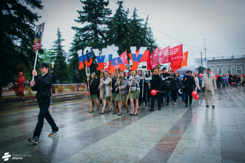 Ректор Южно-Уральского ГАУ возглавила колонну университета во время гражданского шествия в Троицке