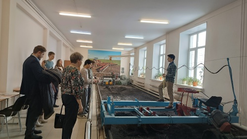  ЮУрГАУ и компания «Уралэнерго» провели профориентационную встречу для школьников и студентов