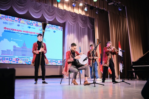 Иностранные студенты ЮУрГАУ приняли участие в Фестивале народов мира 