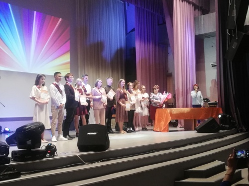 Преподаватели ЮУрГАУ поздравили выпускников  Челябинска с окончанием школы